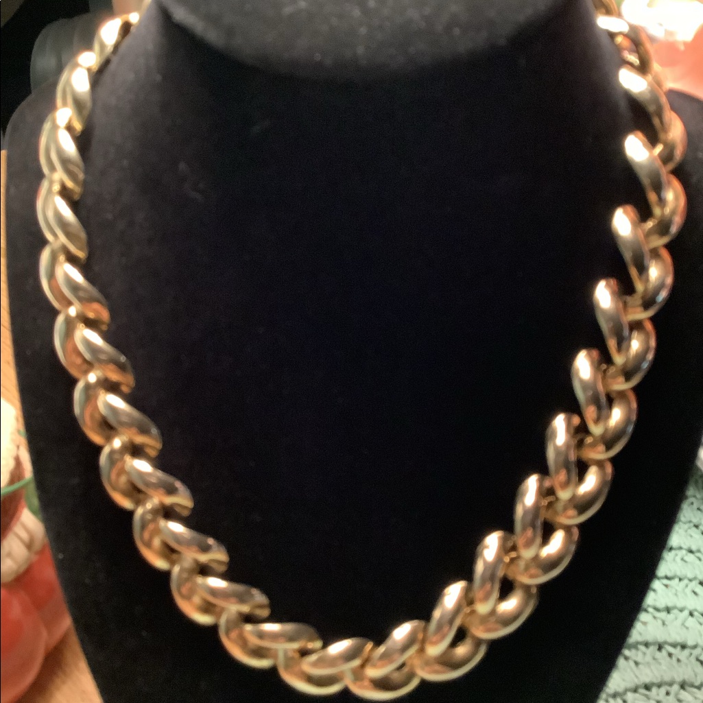 Necklace Gold Tone Vintage Good Clasp 16 Long Necklace Gold Tone Vintage Good Clasp 16 Long